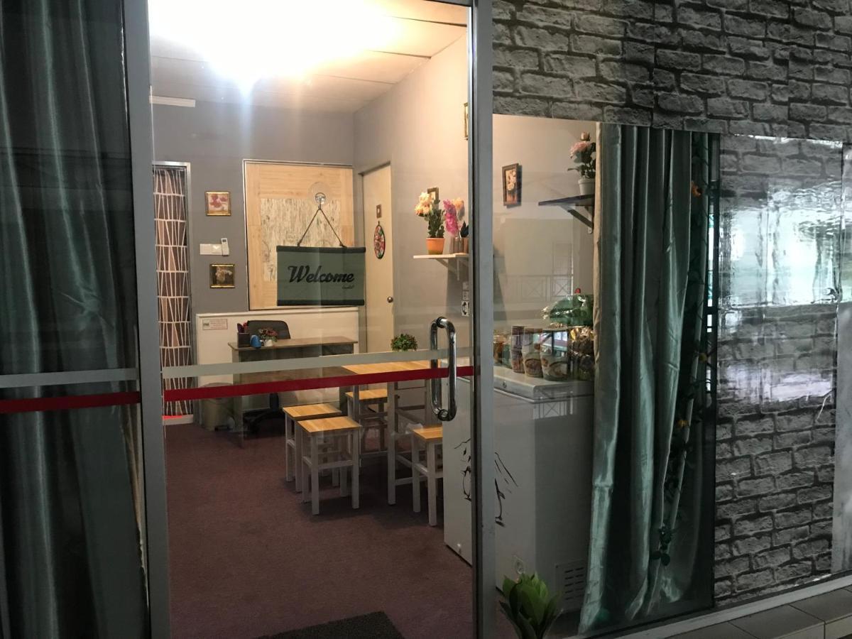 Nusantara Mattwaddien Hostel Kota Kinabalu Exterior photo